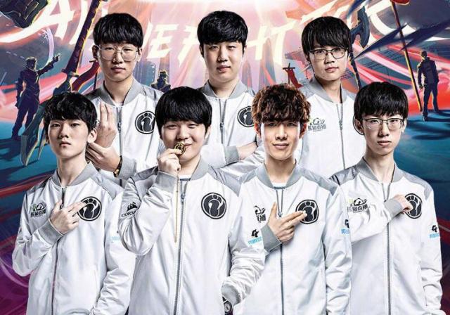 面持强硬态 面持强硬态