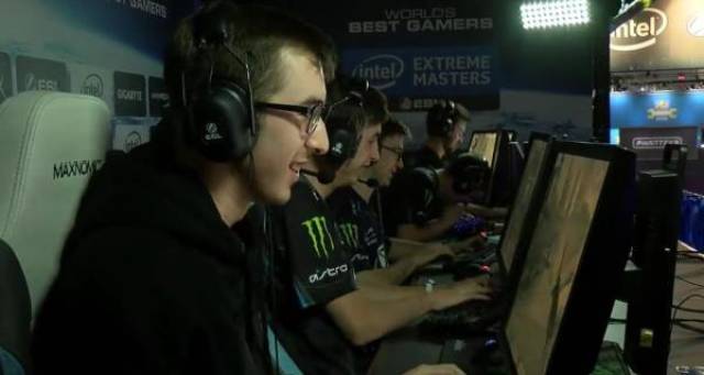 比赛为球迷 比赛为球迷